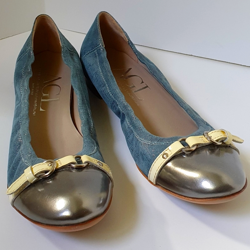 NWOB AGL Denim Blue and Metallic Silver Flats with Cream Buckle, 12/42